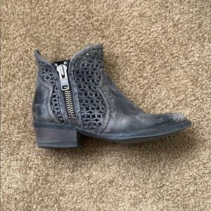 Circle G Cut-Out Booties - Round Toe